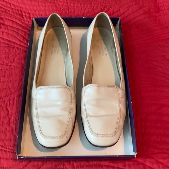 Beautiful, cream, VINTAGE, NORDSTROM loafers!! - Picture 5 of 5